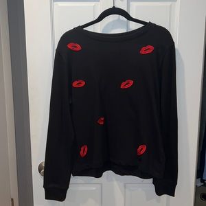 NEVER WORN black sweatshirt like top with kiss lip patches!